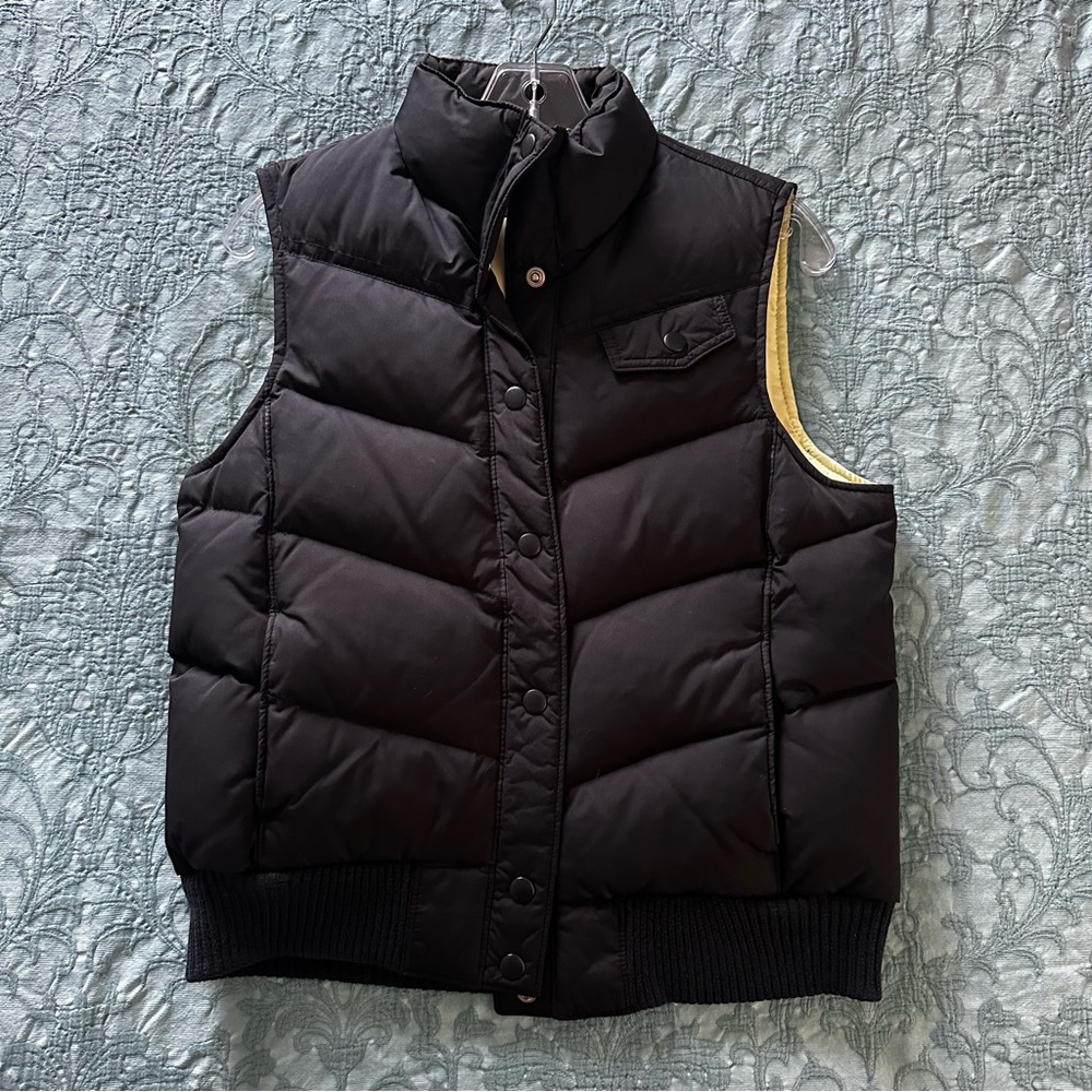 Trendy Vintage Black GAP Puffer Vest